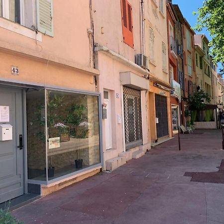 Formidable Studio Au Coeur Historique De Frejus Apartment Luaran gambar