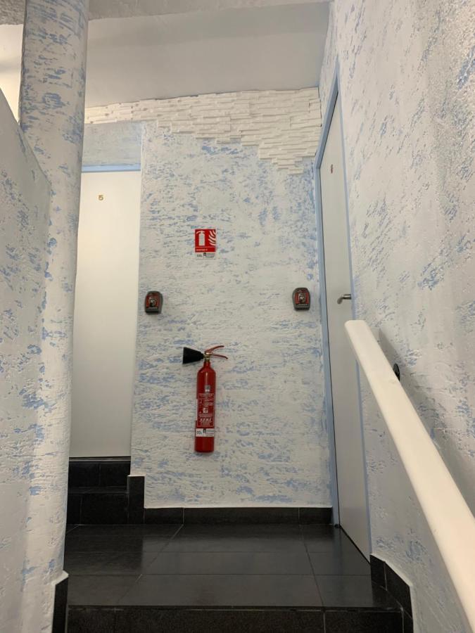 Formidable Studio Au Coeur Historique De Frejus Apartment Luaran gambar