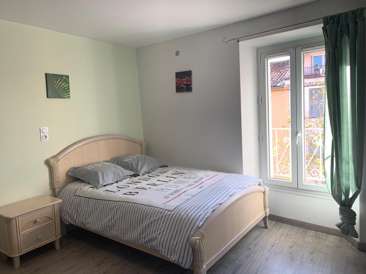 Formidable Studio Au Coeur Historique De Frejus Apartment Luaran gambar