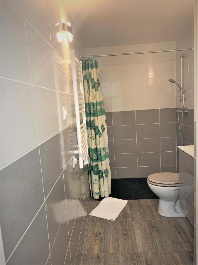 Formidable Studio Au Coeur Historique De Frejus Apartment Luaran gambar