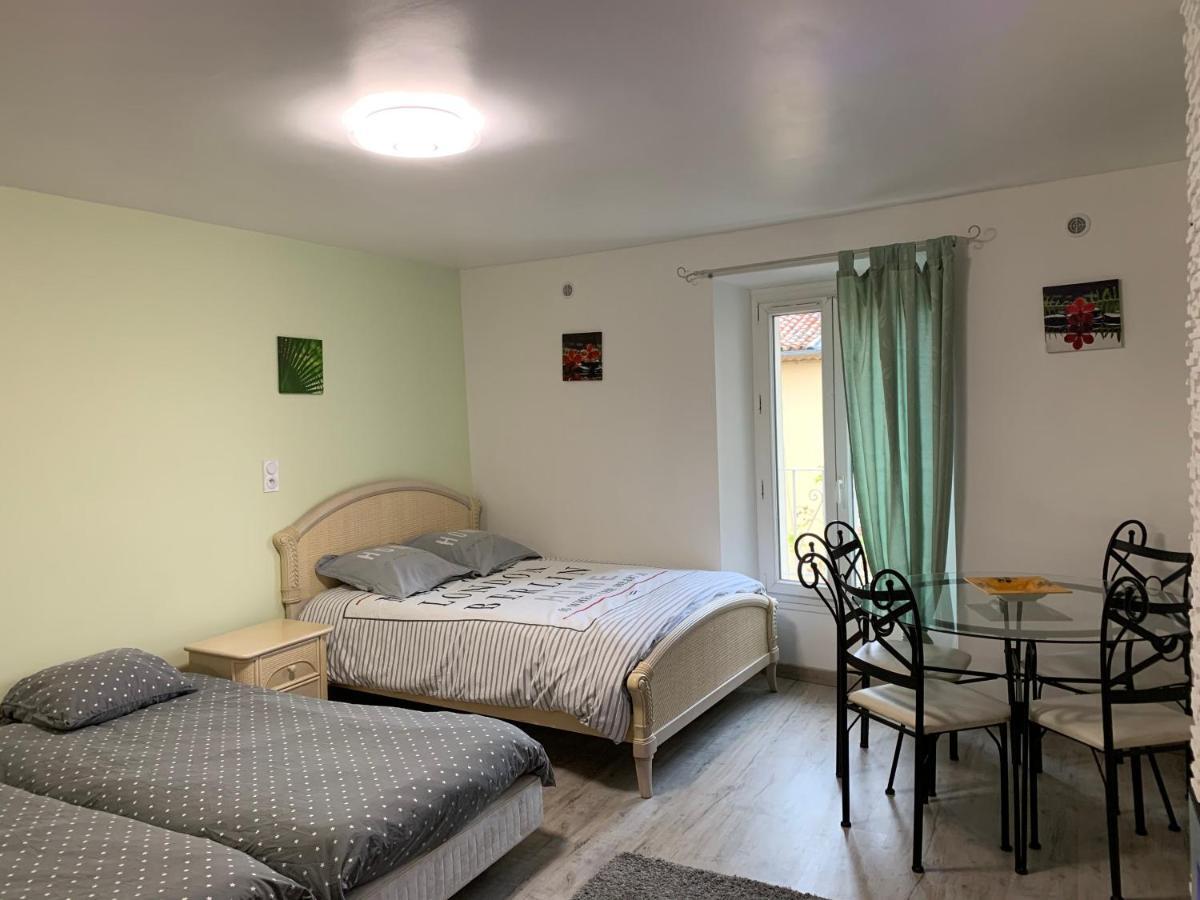 Formidable Studio Au Coeur Historique De Frejus Apartment Luaran gambar